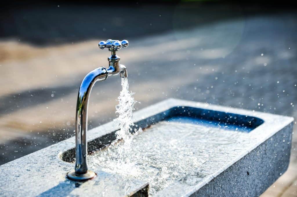 Besparen op je douche, zo doe je dat