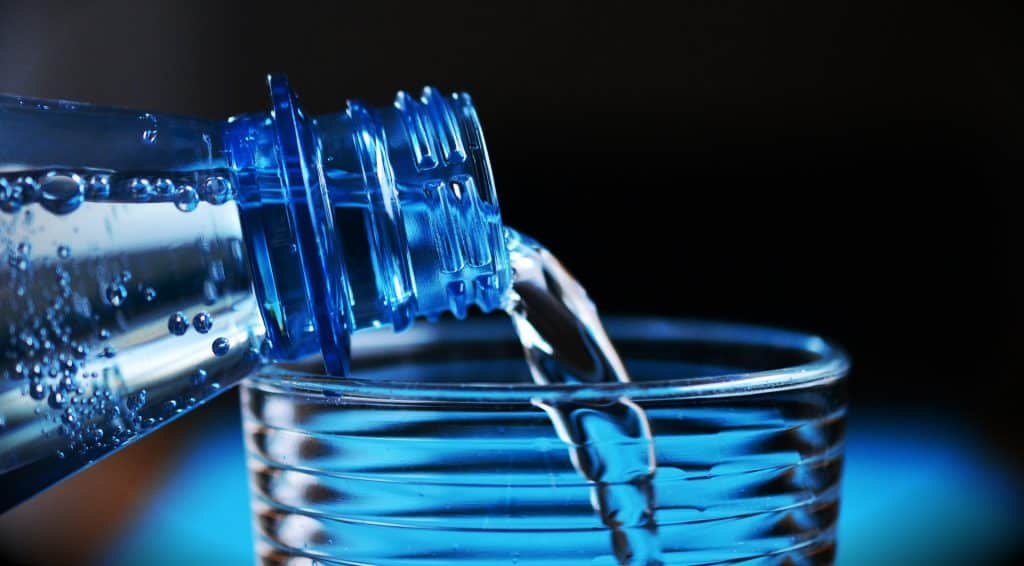 Wat is beter, mineraalwater of bronwater