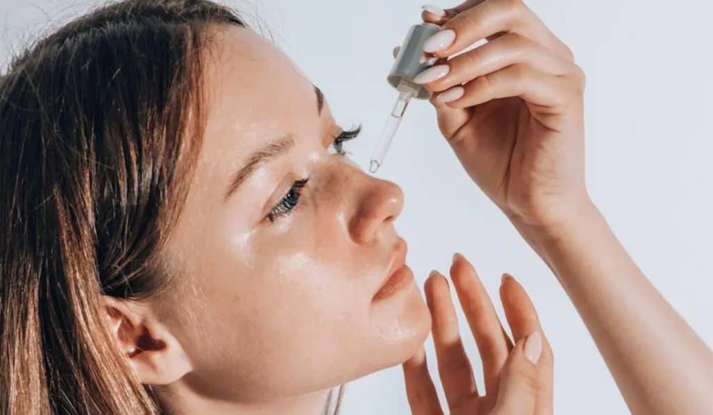 Hyaluronzuur: Alles over serum, injecties en huidverzorging